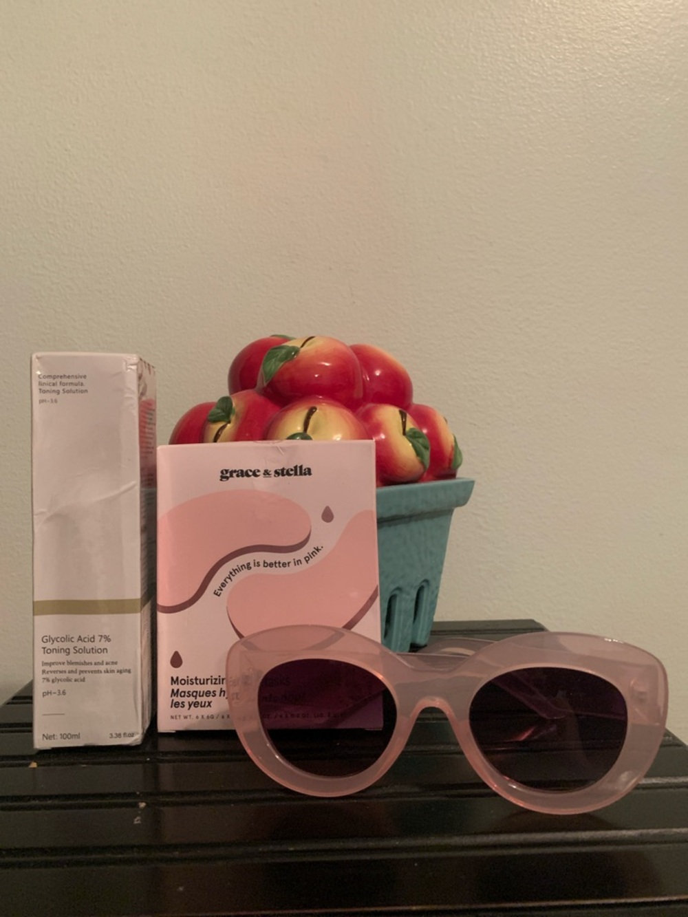 New box of Grace & Stella eye masks & sunnies bundle